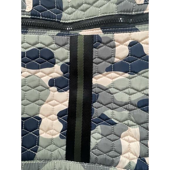 FLYTE Bag: Gym‎ & Travel Quilted Navy And Green Duffel With Travel Sleeve - Picture 6 of 16